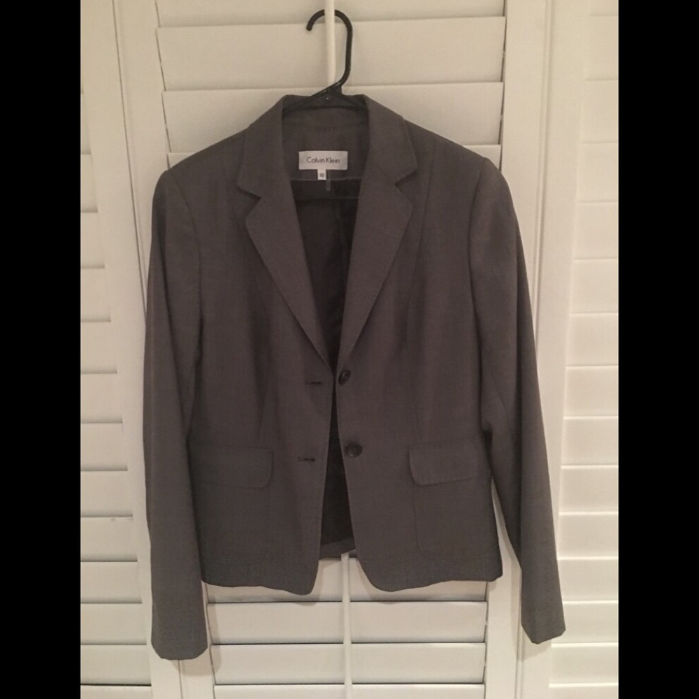 Women's Calvin Klein two-button blazer. 2 pockets.